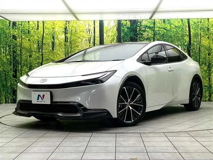 Toyota Prius 2023 — фото 1, купить с доставкой в Москву