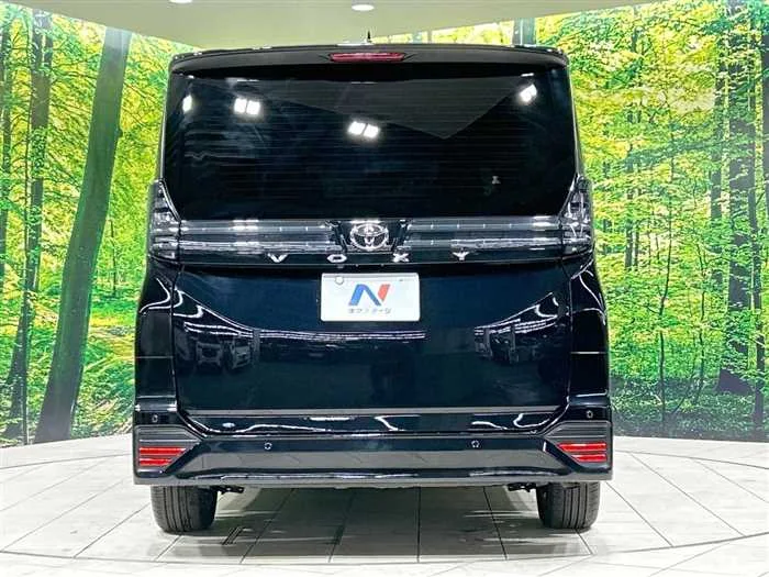 Toyota Voxy 2023 — миниатюра 3