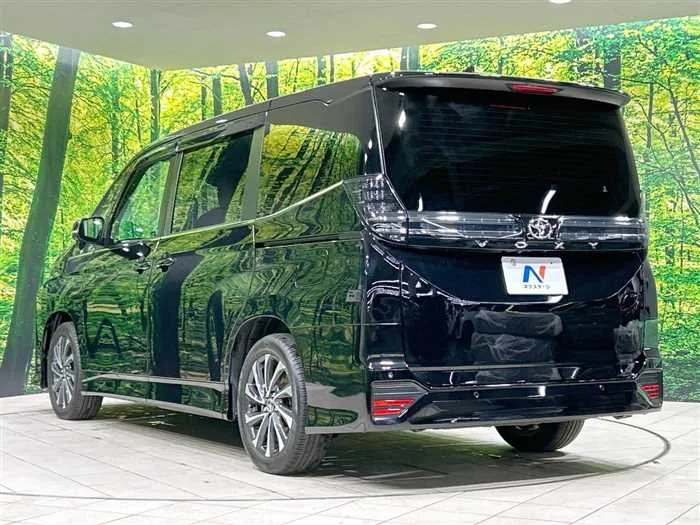 Toyota Voxy 2023 — миниатюра 5