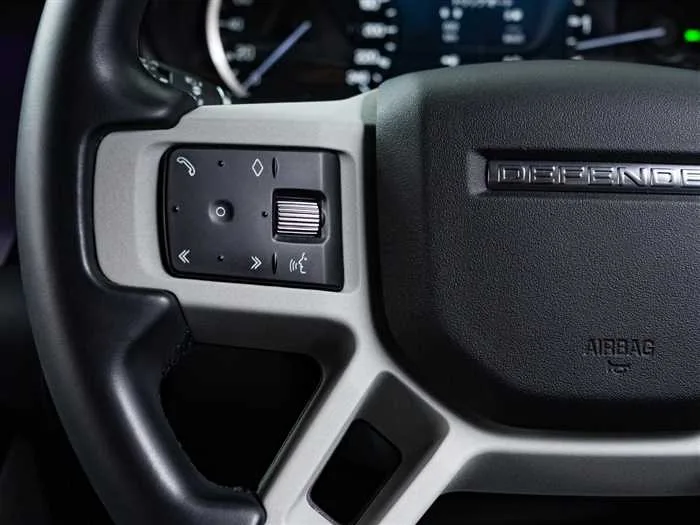 Land Rover Defender 2023 — миниатюра 3