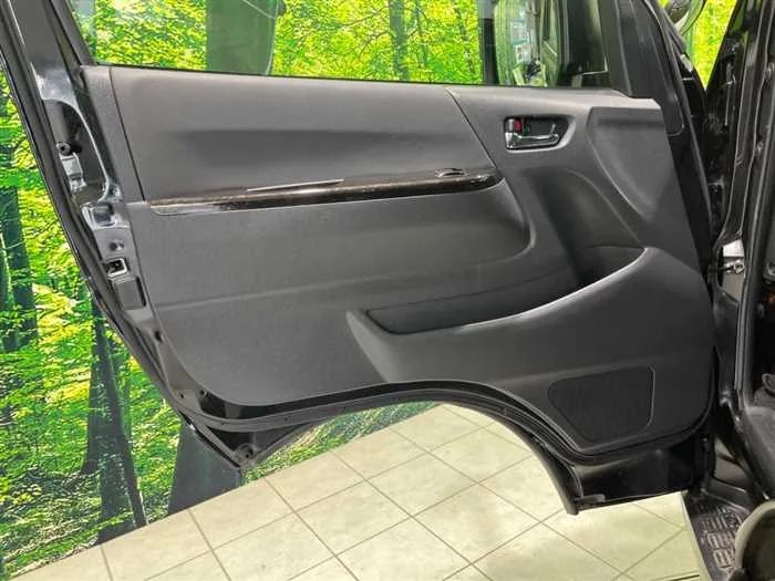 Toyota Hiace Van 2023 — миниатюра 3