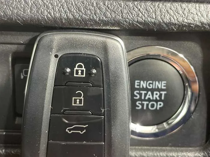 Toyota Land Cruiser Prado 2023 — миниатюра 2