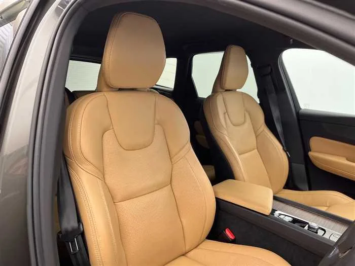 Volvo XC60 2022 — миниатюра 5