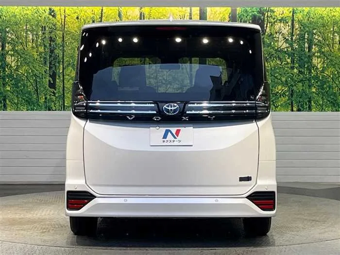 Toyota Voxy 2023 — миниатюра 3