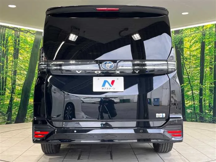 Toyota Voxy 2023 — миниатюра 3