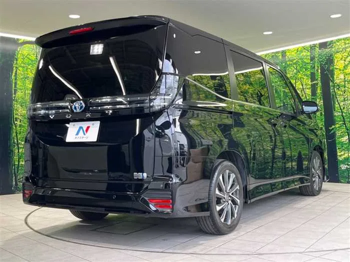 Toyota Voxy 2023 — миниатюра 5