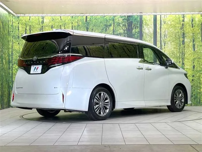 Toyota Alphard Hybrid 2023 — миниатюра 3