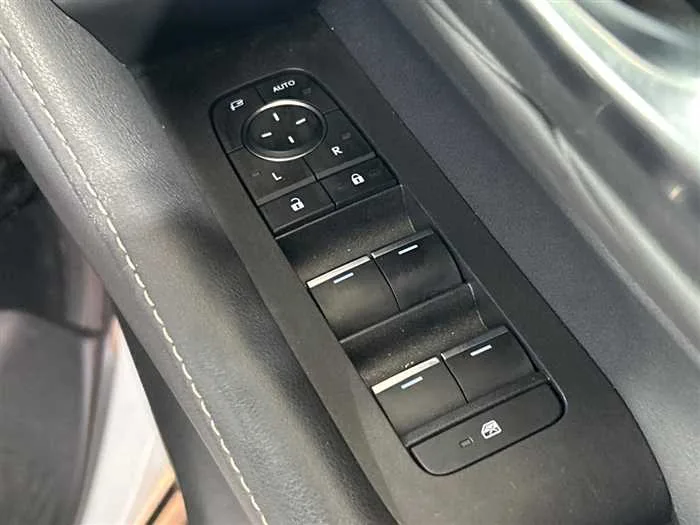 Toyota Alphard Hybrid 2024 — миниатюра 2