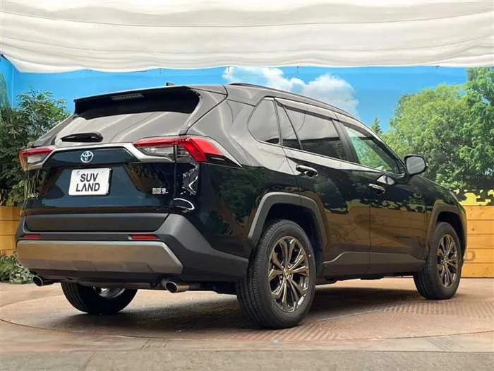 Toyota RAV4 2023 — миниатюра 3