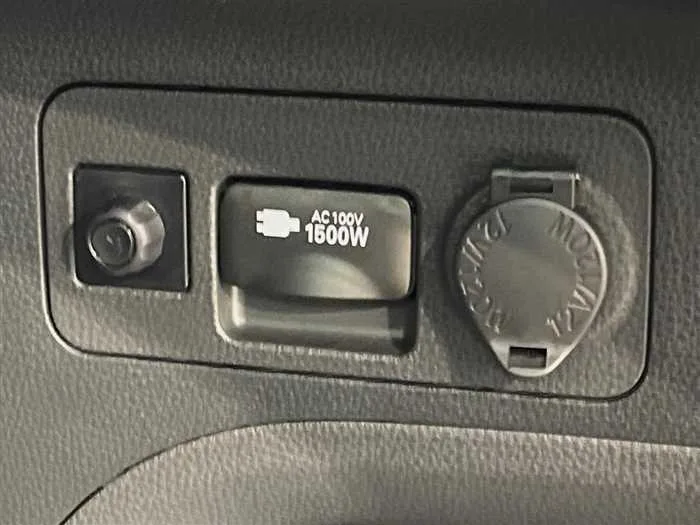 Toyota RAV4 2023 — миниатюра 3