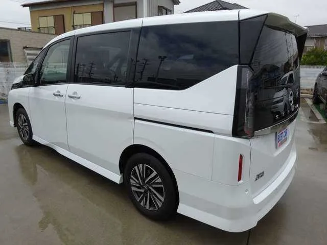 Nissan Serena 2.0 HighwayStarV VSelection 2025 — миниатюра 3
