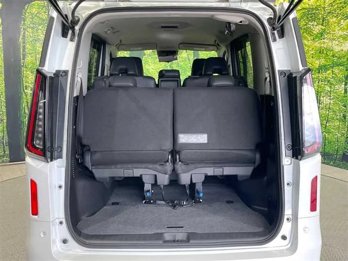 Nissan Serena 2023 — миниатюра 2