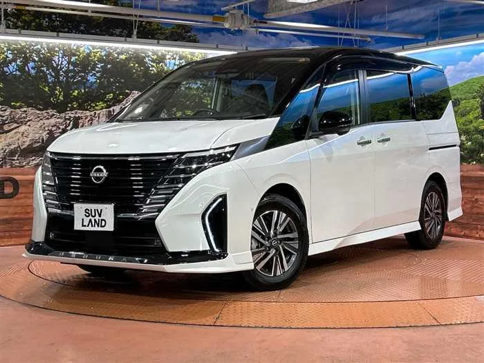 Nissan Serena 2023 — фото 1, купить с доставкой в Москву