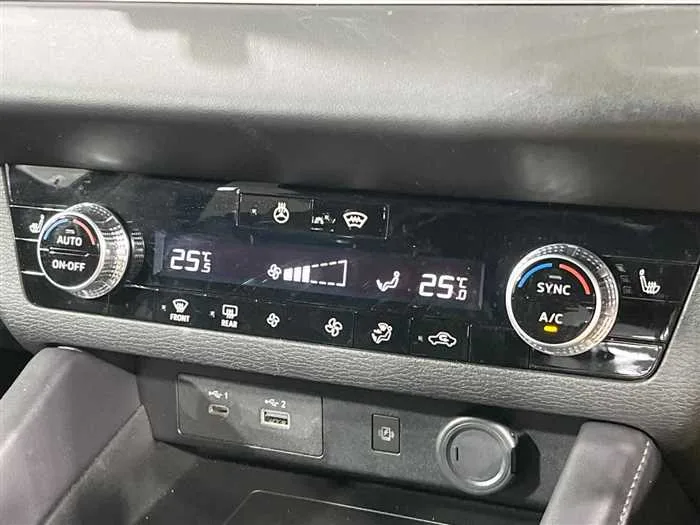Mitsubishi OUTLANDER PHEV 2023 — миниатюра 5