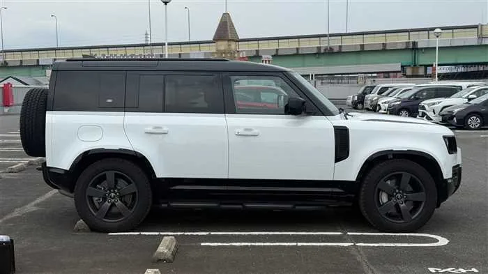 Land Rover Defender 110 X HSE D300 2024 — миниатюра 2