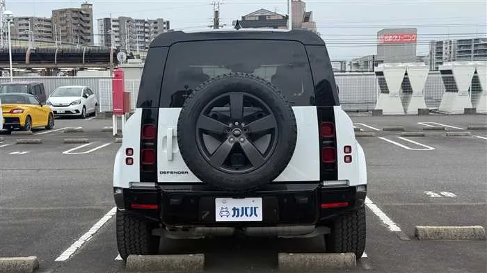 Land Rover Defender 110 X HSE D300 2024 — миниатюра 4