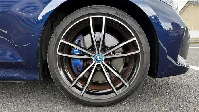 BMW 3 Series 330e M 2024 — миниатюра 5