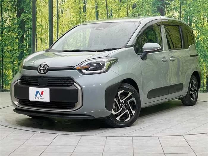 Toyota Sienta 2023 — фото 1, купить с доставкой в Москву