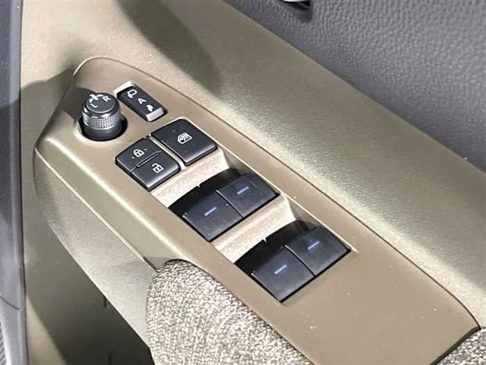 Toyota Sienta 2023 — миниатюра 3