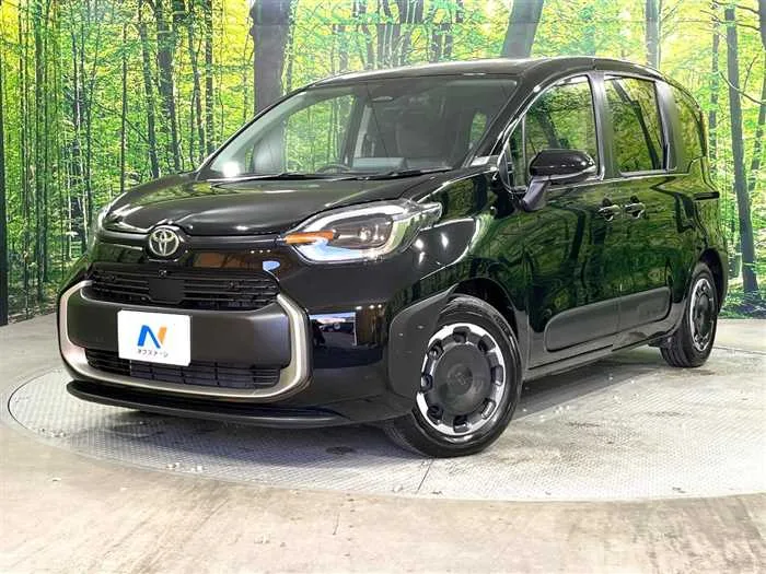 Toyota Sienta 2025 — фото 1, купить с доставкой в Москву