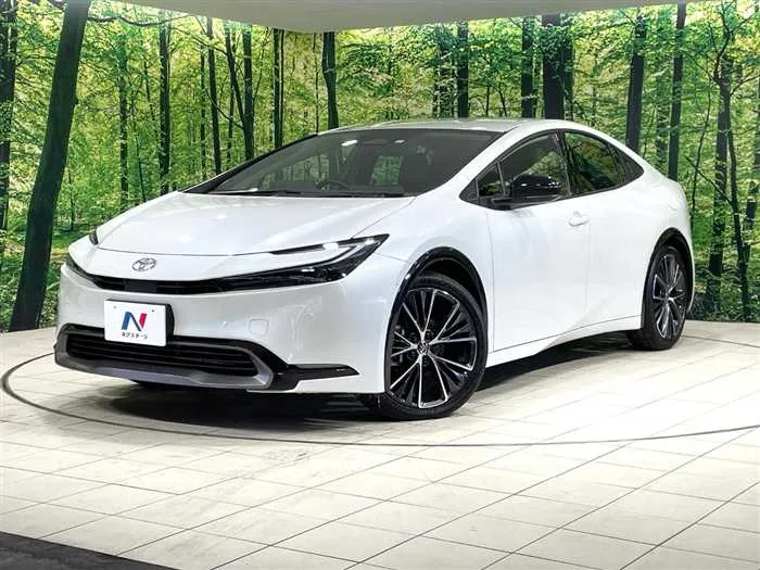 Toyota Prius 2023 — фото 1, купить с доставкой в Москву