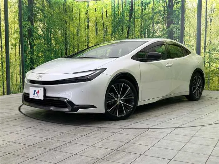 Toyota Prius 2023 — фото 1, купить с доставкой в Москву