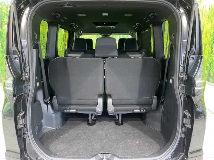 Toyota Voxy 2022 — миниатюра 3