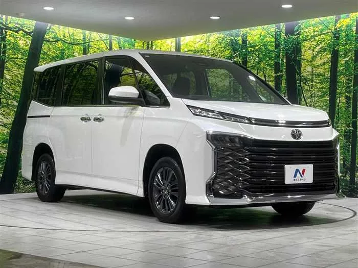 Toyota Voxy 2022 — миниатюра 3