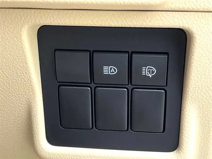 Toyota Land Cruiser Prado 2023 — миниатюра 5