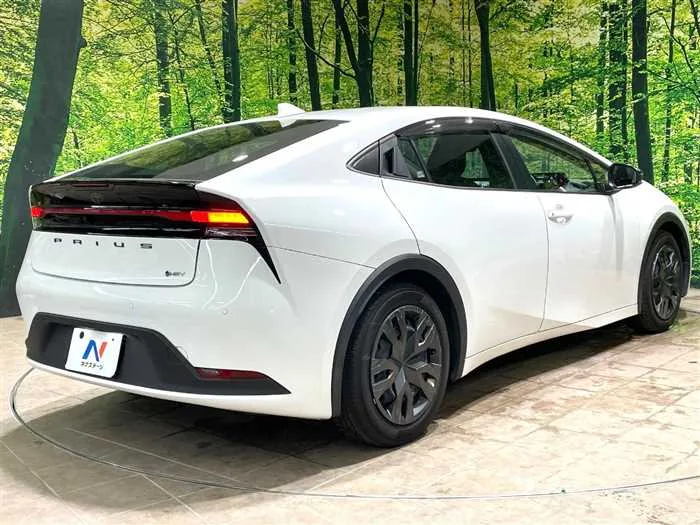 Toyota Prius 2023 — миниатюра 3