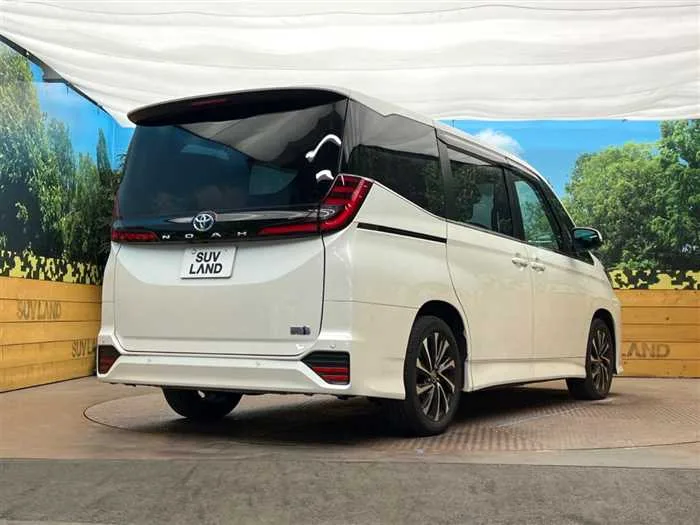 Toyota Noah 2022 — миниатюра 3