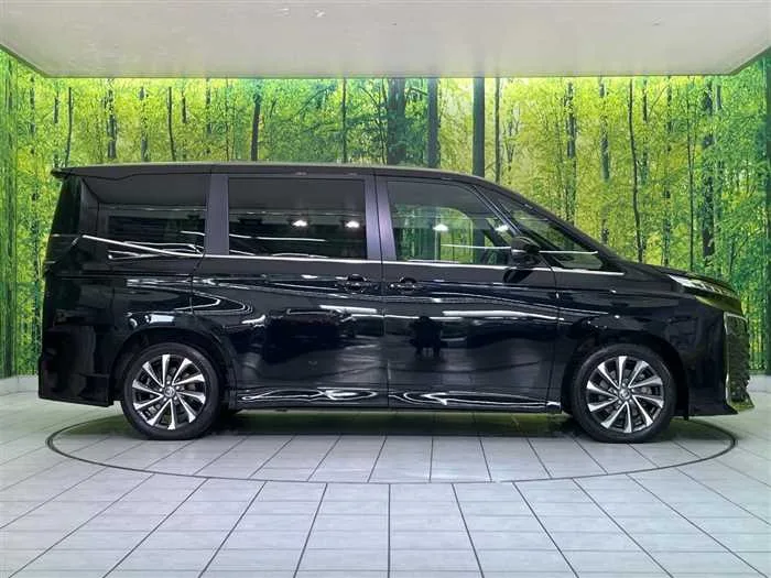 Toyota Voxy 2022 — миниатюра 5