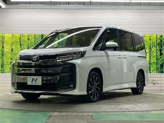Toyota Noah 2022 — миниатюра 2