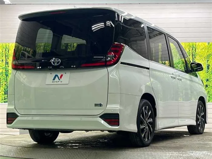 Toyota Noah 2022 — миниатюра 3
