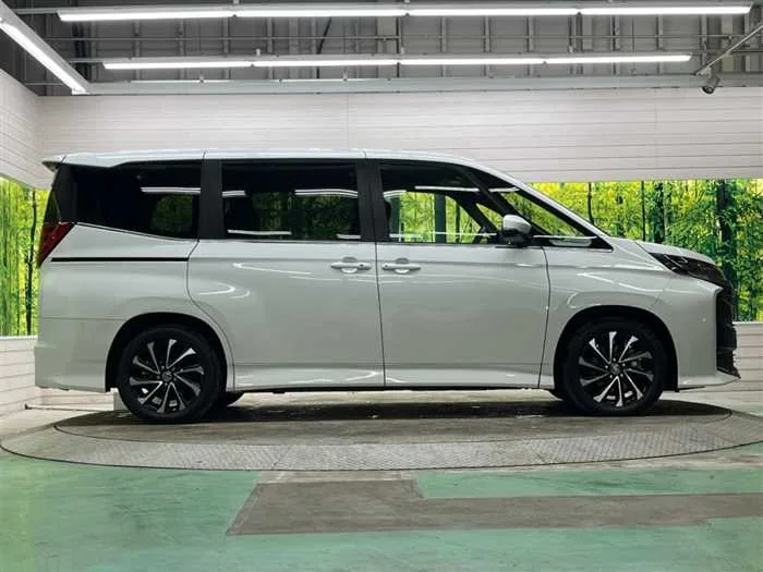 Toyota Noah 2022 — миниатюра 5