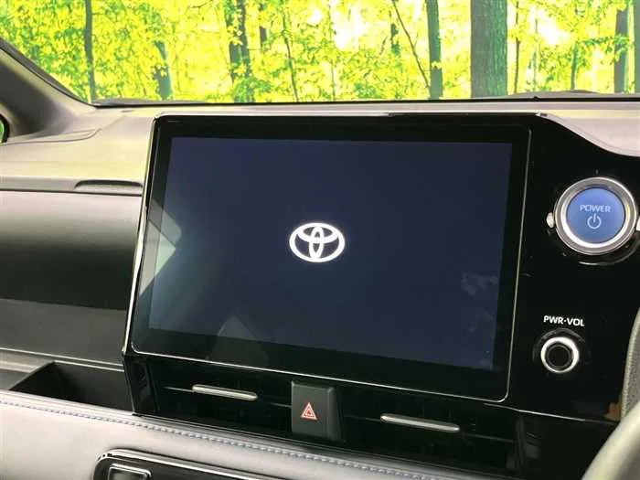 Toyota Voxy 2022 — миниатюра 3