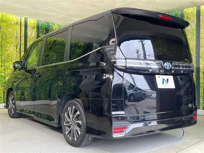 Toyota Voxy 2022 — миниатюра 3