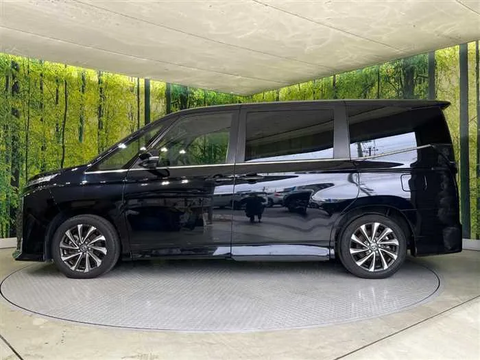 Toyota Voxy 2022 — миниатюра 5