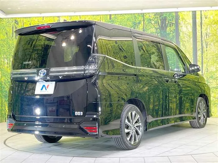 Toyota Voxy 2023 — миниатюра 3