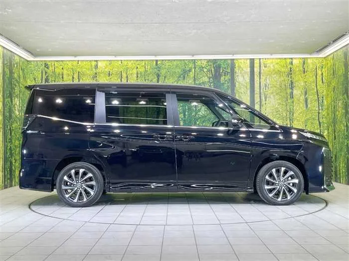 Toyota Voxy 2023 — миниатюра 5