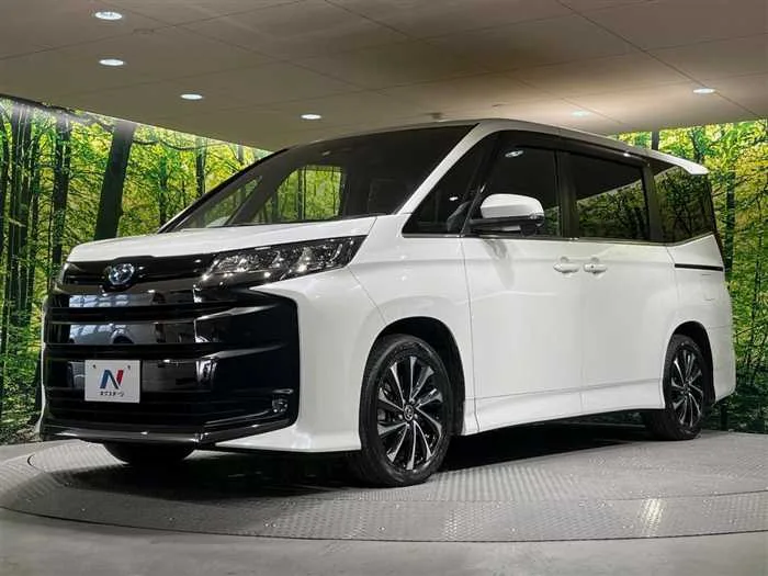 Toyota Noah 2023 — миниатюра 2