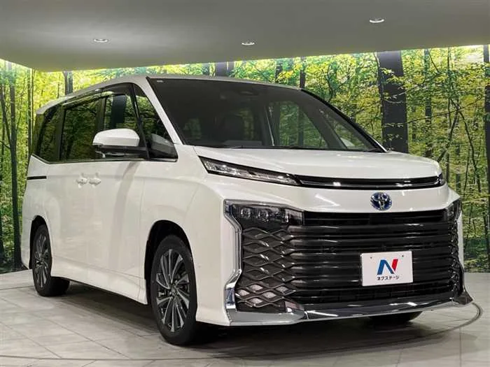 Toyota Voxy 2023 — миниатюра 3