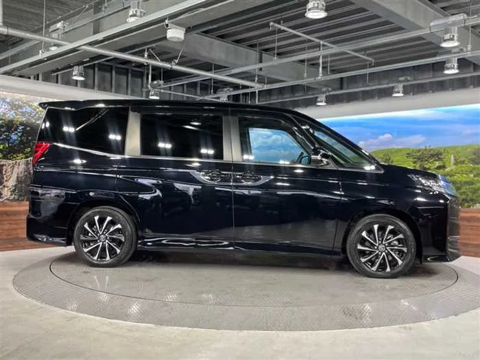 Toyota Noah 2023 — миниатюра 3