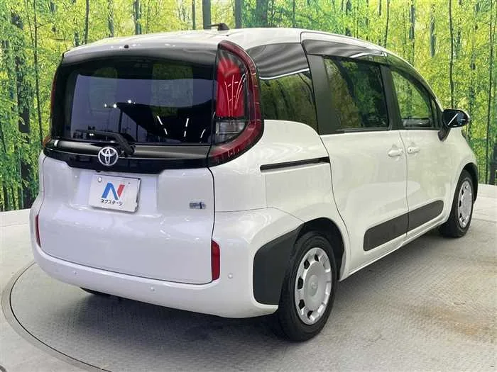 Toyota Sienta 2022 — миниатюра 3