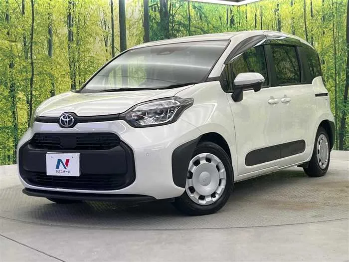 Toyota Sienta 2022 — фото 1, купить с доставкой в Москву