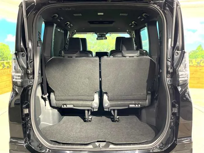 Toyota Voxy 2023 — миниатюра 3
