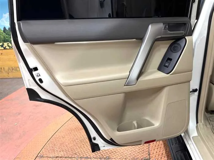 Toyota Land Cruiser Prado 2023 — миниатюра 3