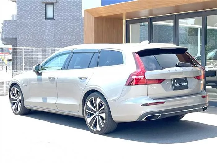 Volvo V60 2022 — миниатюра 3
