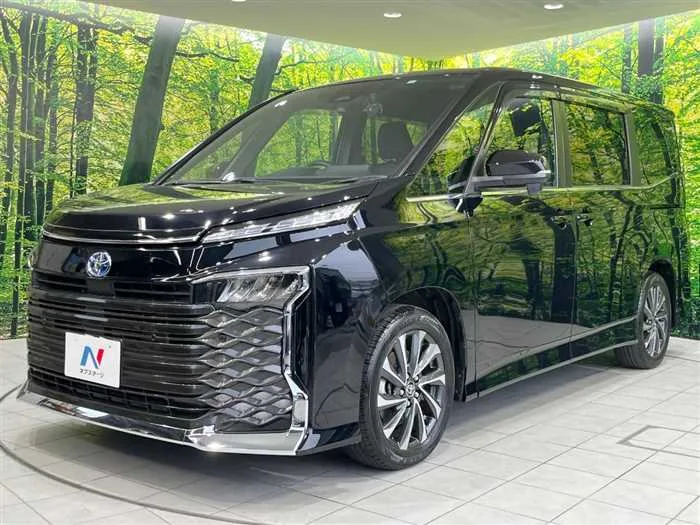 Toyota Voxy 2023 — миниатюра 3
