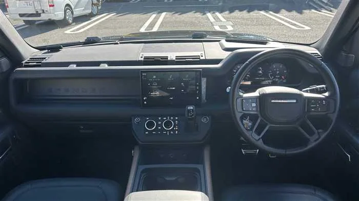 Land Rover Defender 110 X 3.0L D300 2023 — миниатюра 2